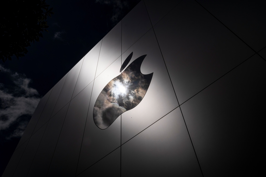 فوری: اپل دعوت‌نامه‌ مراسم ۸ آبان را ارسال کرد؛ مک‌های جدید در راهند