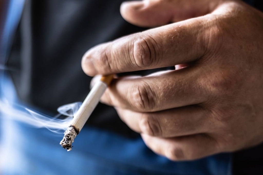 سیگارکشیدن چگونه به افزایش چربی‌ شکمی منجر می‌شود؟