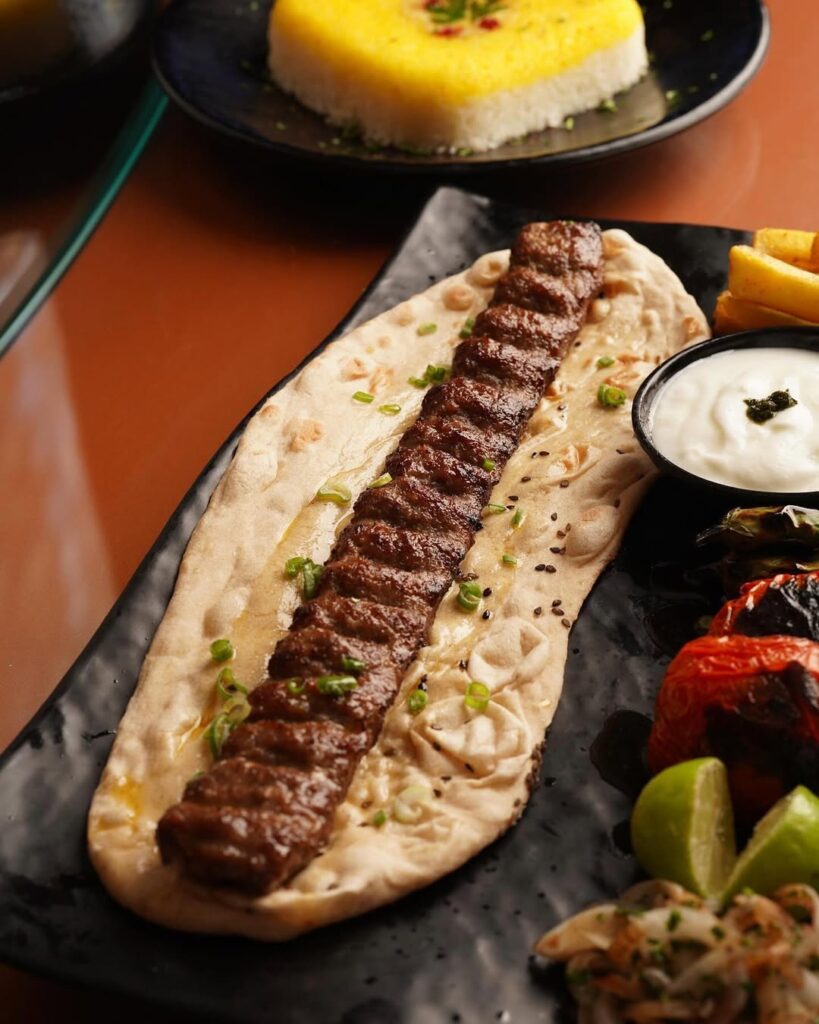 طرز تهیه کباب کوبیده بدون ریزش با گوشت گوسفندی + تمام نکات مهم