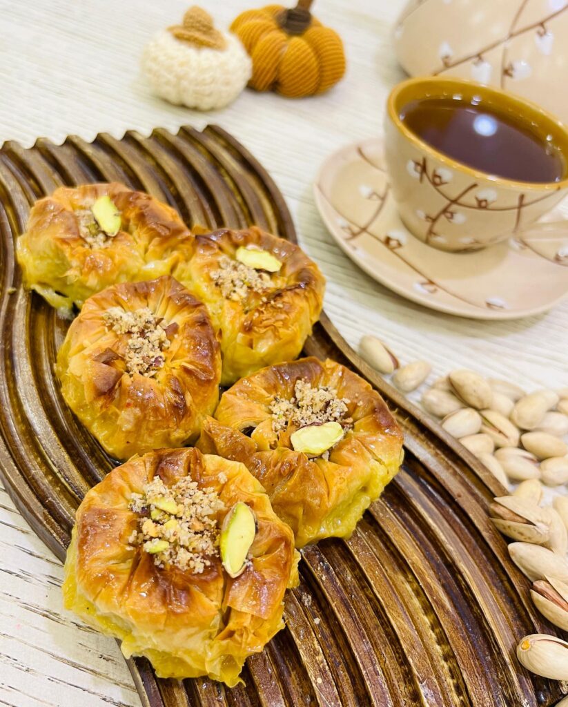 1741562944 374 طرز تهیه باقلوا حلزونی باقلوا دو رنگبا فر و بدون