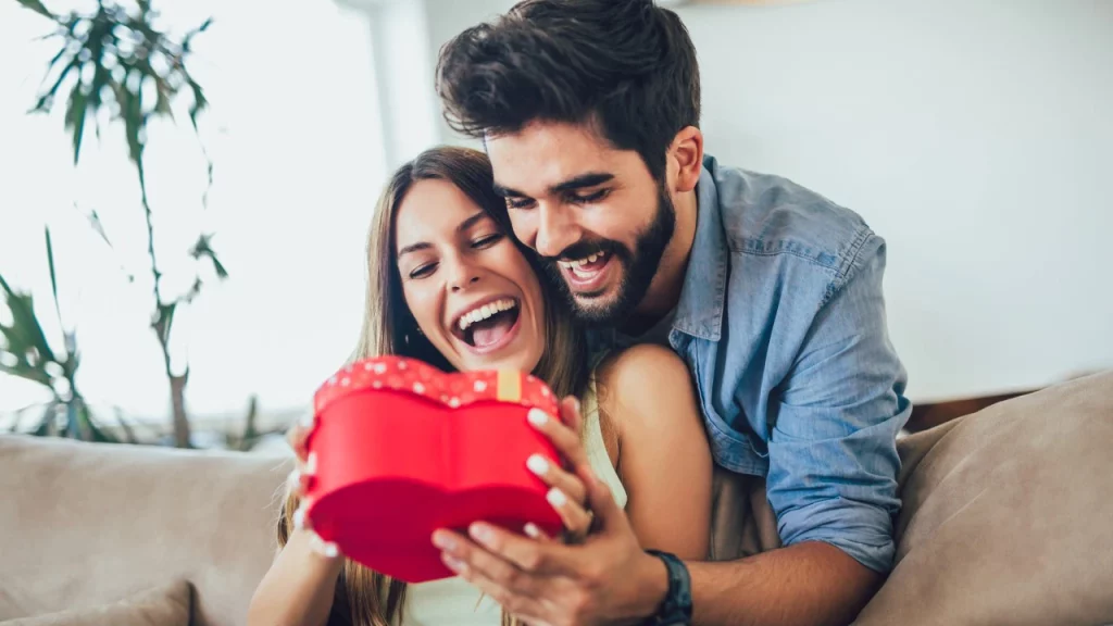 بهترین کادو برای دوست دختر: ۱۰ ایده کادو سورپرایزی