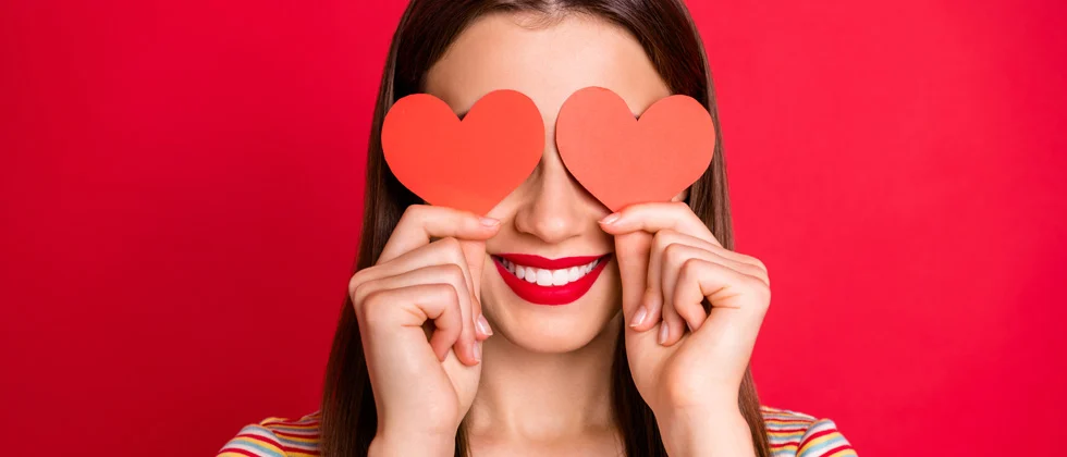 ۳۶ سوال عاشقانه که غریبه‌ها را عاشق هم می‌کند + بررسی دلایل علمی تاثیرگذاری آن