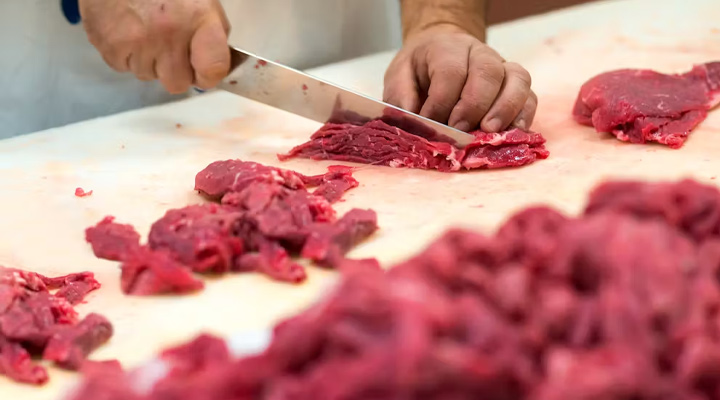 1758537584 448 گوشت تازه و منجمد چه تفاوت‌هایی دارند؟ آیا گوشت تازه