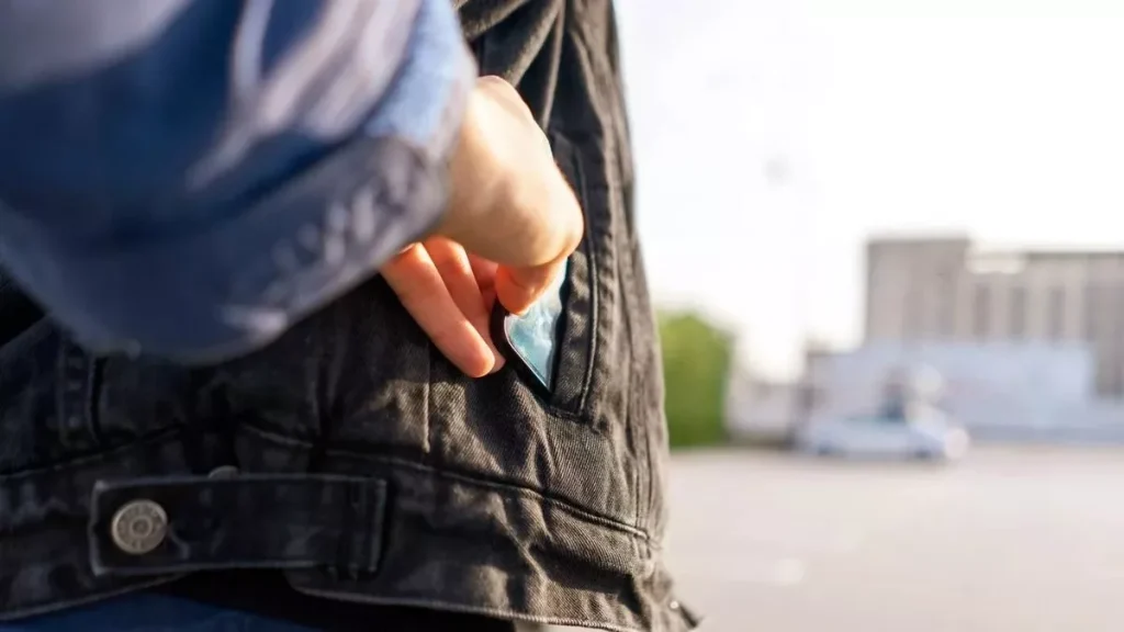 پارلمان بریتانیا اپل و گوگل را به سهل‌انگاری در مهار سرقت گوشی متهم کرد