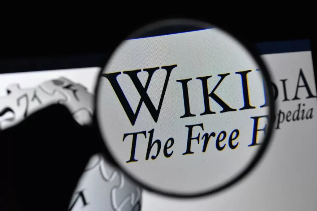 چت‌بات‌ها و ابزارهای هوش مصنوعی بازدید ویکی‌پدیا را کاهش داده‌اند