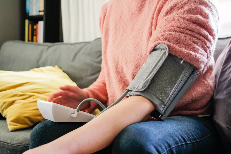 کاهش فشار خون فوری ۸ راهکار فوری و درمان خانگی.webp