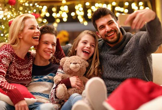 ۲۰ راهکار مؤثر برای اینکه خانواده‌ای شاد و صمیمی داشته.webp